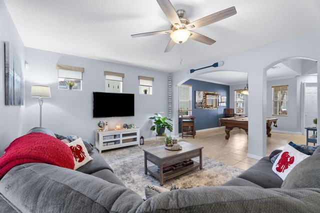 5935 SE Crooked Oak Avenue, Hobe Sound, FL 33455