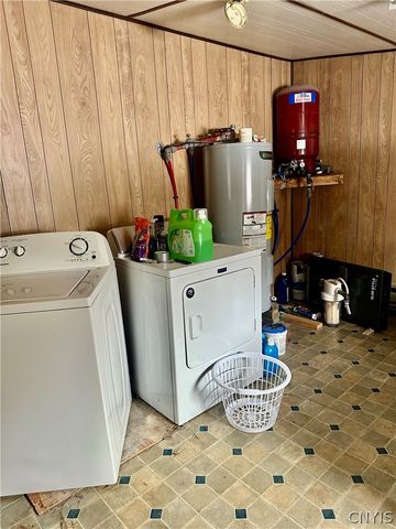 576 County Route 85, Granby, NY 13069