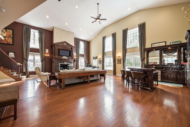 2851 W Rascher Avenue, Chicago, IL 60625