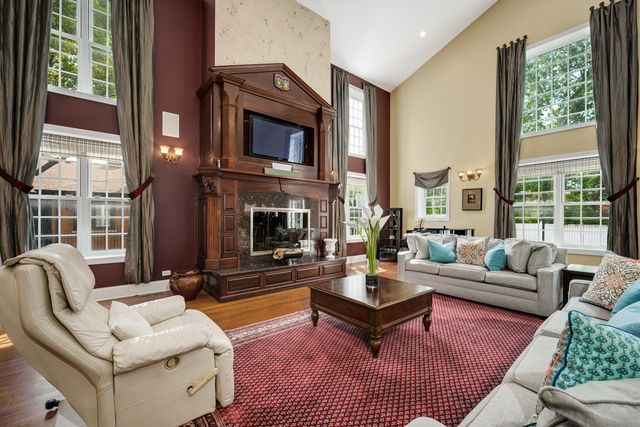2851 W Rascher Avenue, Chicago, IL 60625