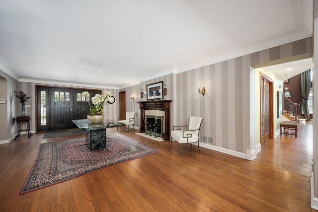 2851 W Rascher Avenue, Chicago, IL 60625