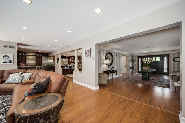 2851 W Rascher Avenue, Chicago, IL 60625