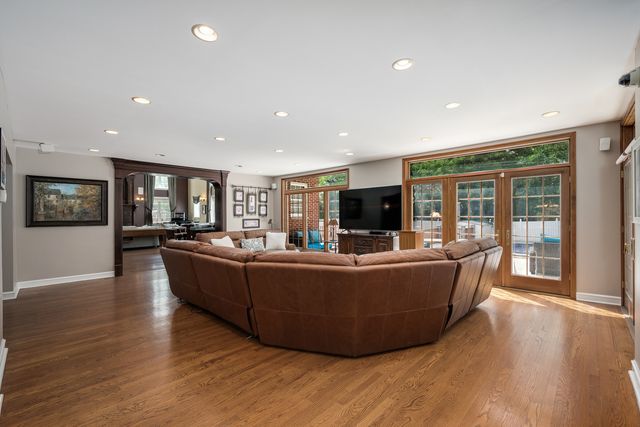 2851 W Rascher Avenue, Chicago, IL 60625