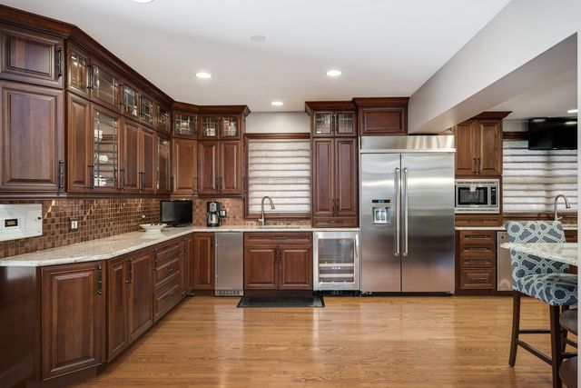 2851 W Rascher Avenue, Chicago, IL 60625