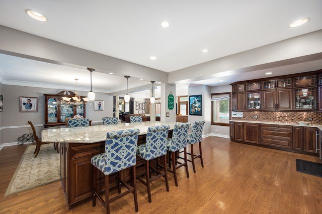 2851 W Rascher Avenue, Chicago, IL 60625