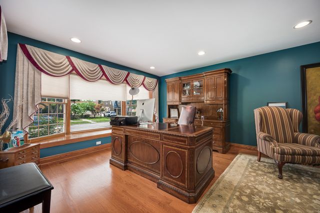 2851 W Rascher Avenue, Chicago, IL 60625