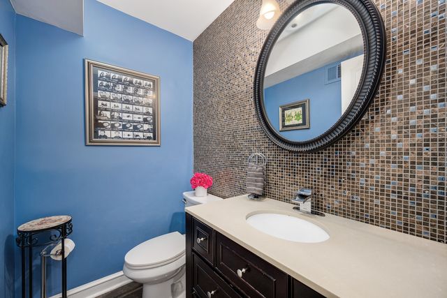 2851 W Rascher Avenue, Chicago, IL 60625