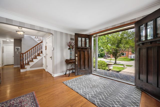 2851 W Rascher Avenue, Chicago, IL 60625