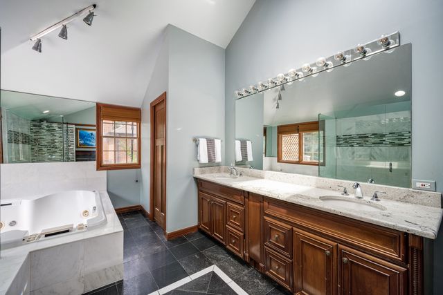 2851 W Rascher Avenue, Chicago, IL 60625