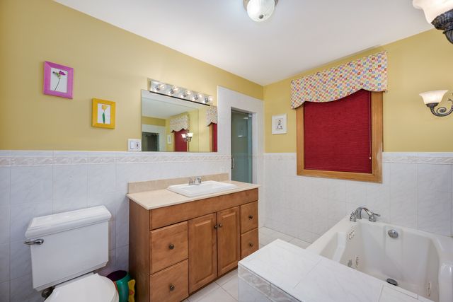 2851 W Rascher Avenue, Chicago, IL 60625
