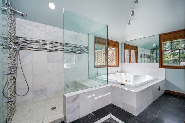2851 W Rascher Avenue, Chicago, IL 60625