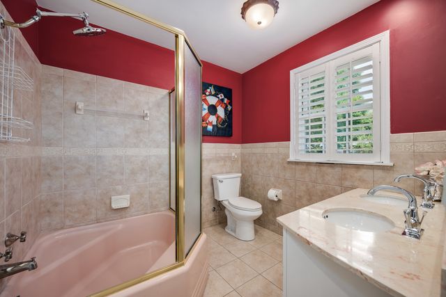 2851 W Rascher Avenue, Chicago, IL 60625