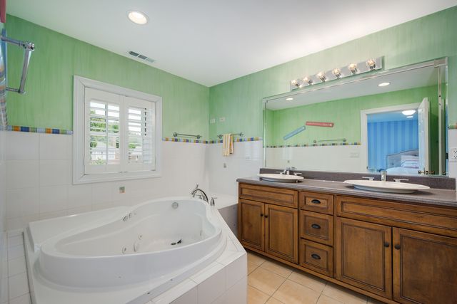 2851 W Rascher Avenue, Chicago, IL 60625