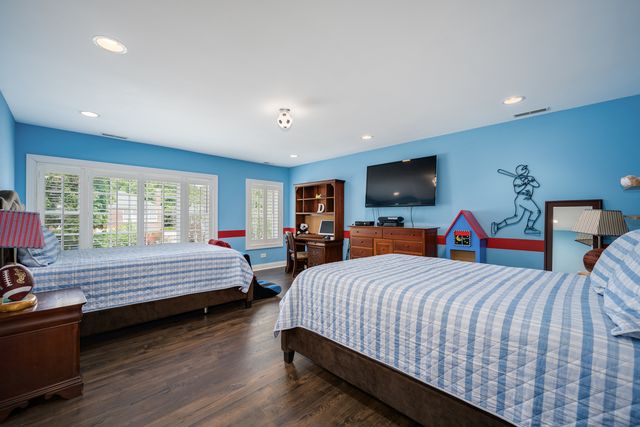 2851 W Rascher Avenue, Chicago, IL 60625