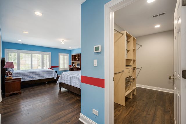 2851 W Rascher Avenue, Chicago, IL 60625