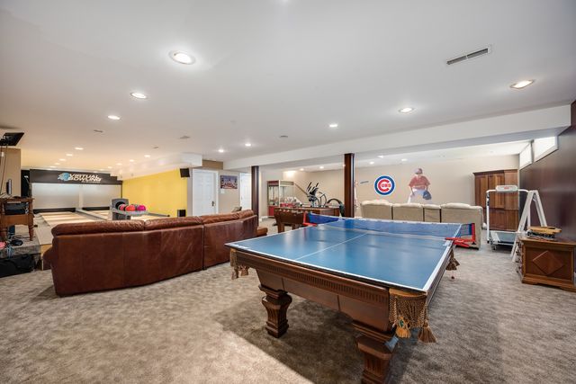 2851 W Rascher Avenue, Chicago, IL 60625