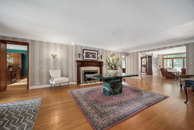 2851 W Rascher Avenue, Chicago, IL 60625