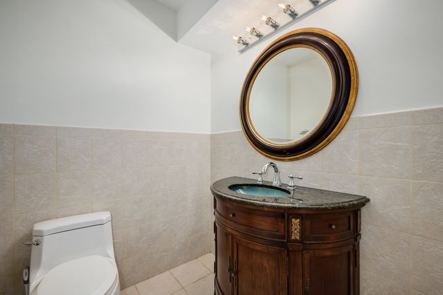 2851 W Rascher Avenue, Chicago, IL 60625