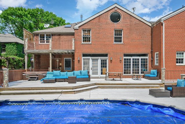 2851 W Rascher Avenue, Chicago, IL 60625