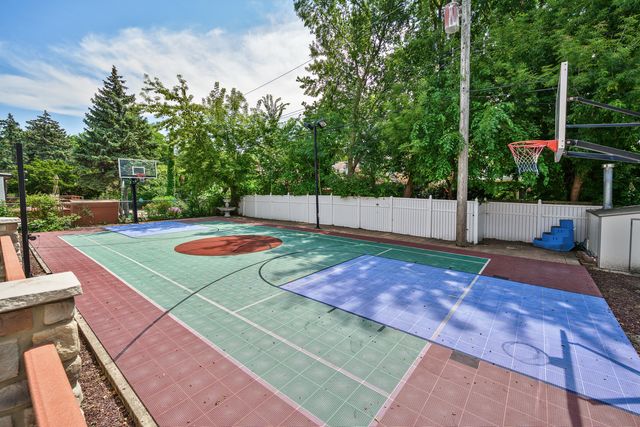 2851 W Rascher Avenue, Chicago, IL 60625