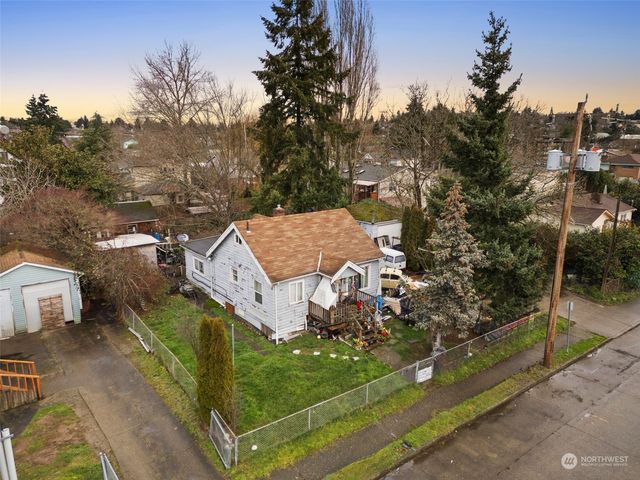 6754 40th Avenue S, Seattle, WA 98118