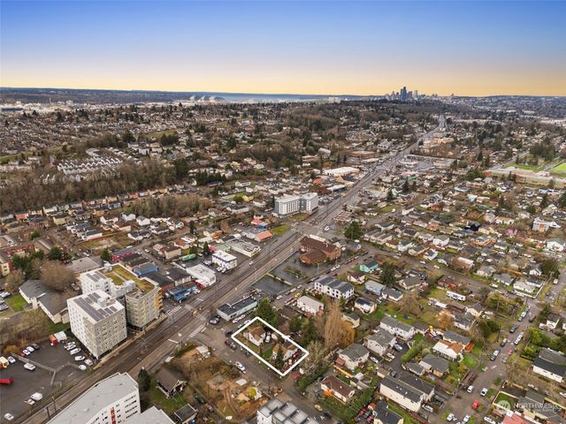 6754 40th Avenue S, Seattle, WA 98118