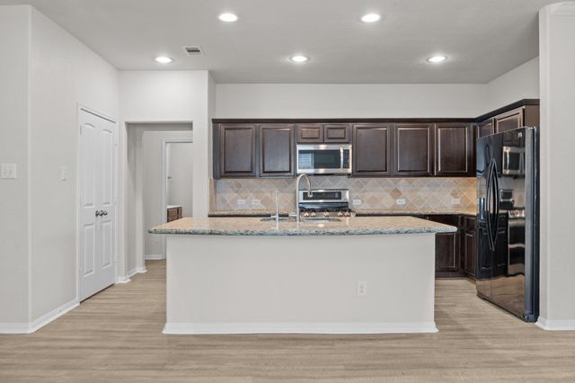 236 Country Crossing Circle, Magnolia, TX 77354