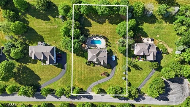 29 Old Schoolhouse Rd, Bethlehem Twp., NJ 08802