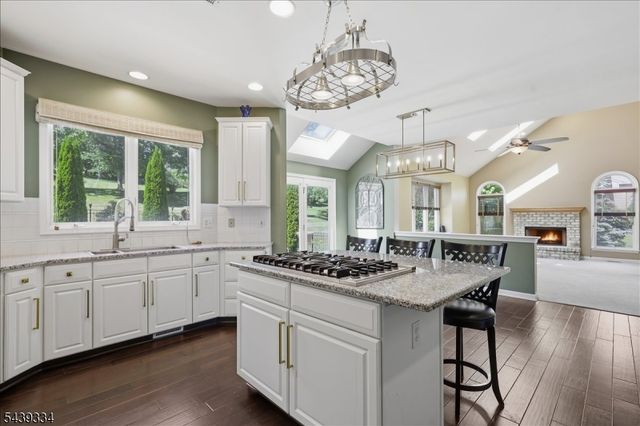 29 Old Schoolhouse Rd, Bethlehem Twp., NJ 08802
