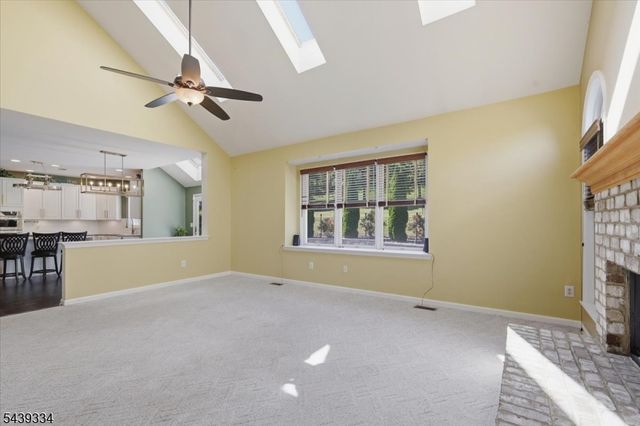 29 Old Schoolhouse Rd, Bethlehem Twp., NJ 08802