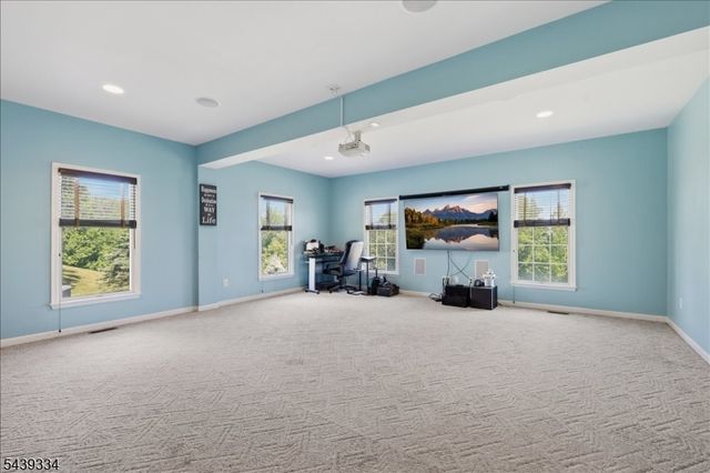 29 Old Schoolhouse Rd, Bethlehem Twp., NJ 08802