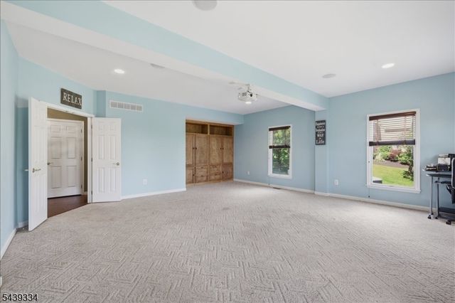 29 Old Schoolhouse Rd, Bethlehem Twp., NJ 08802