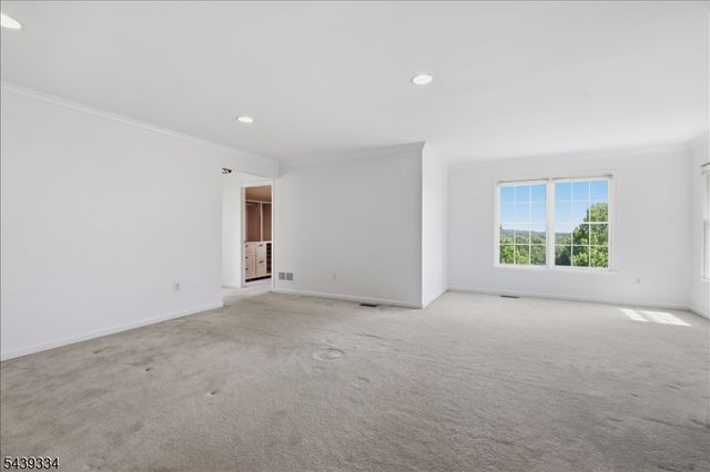 29 Old Schoolhouse Rd, Bethlehem Twp., NJ 08802