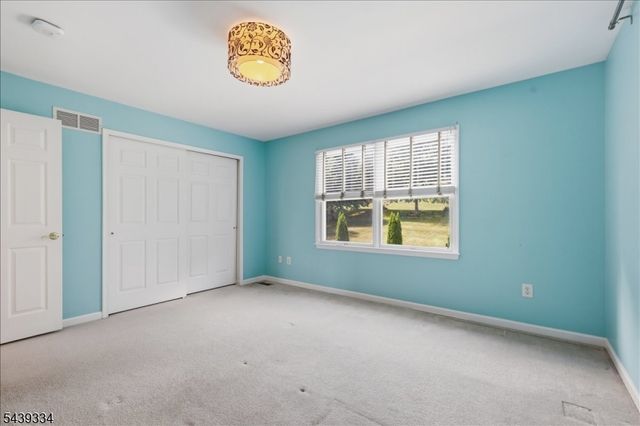 29 Old Schoolhouse Rd, Bethlehem Twp., NJ 08802
