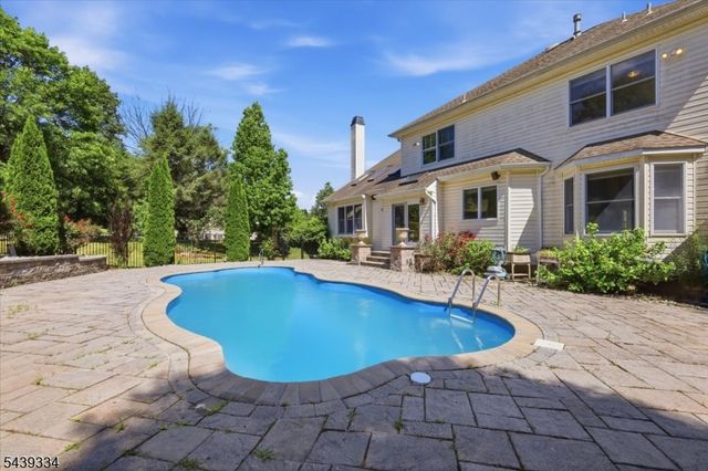 29 Old Schoolhouse Rd, Bethlehem Twp., NJ 08802