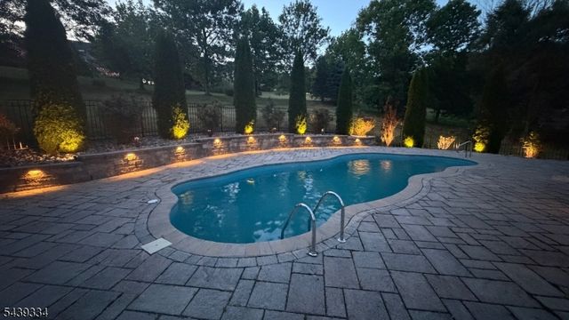 29 Old Schoolhouse Rd, Bethlehem Twp., NJ 08802