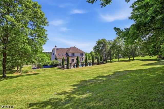 29 Old Schoolhouse Rd, Bethlehem Twp., NJ 08802