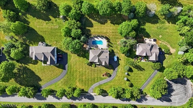 29 Old Schoolhouse Rd, Bethlehem Twp., NJ 08802