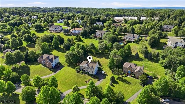 29 Old Schoolhouse Rd, Bethlehem Twp., NJ 08802