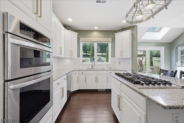 29 Old Schoolhouse Rd, Bethlehem Twp., NJ 08802