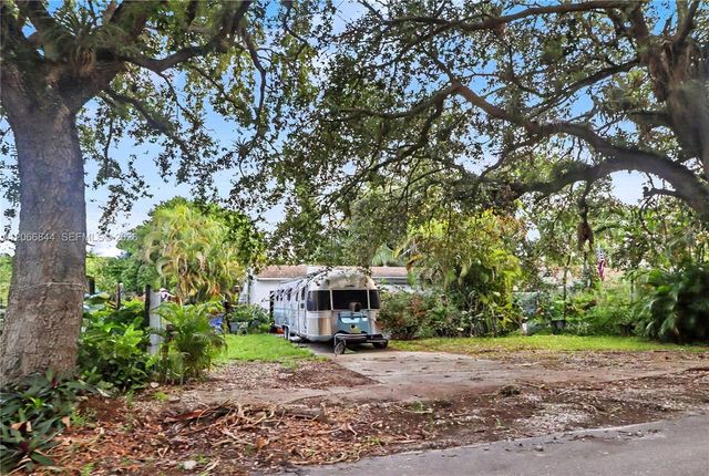 2541 Washington Street, Hollywood, FL 33020