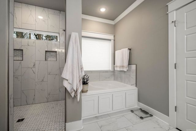 27 Sacedon Way, Hot Springs Village, AR 71909