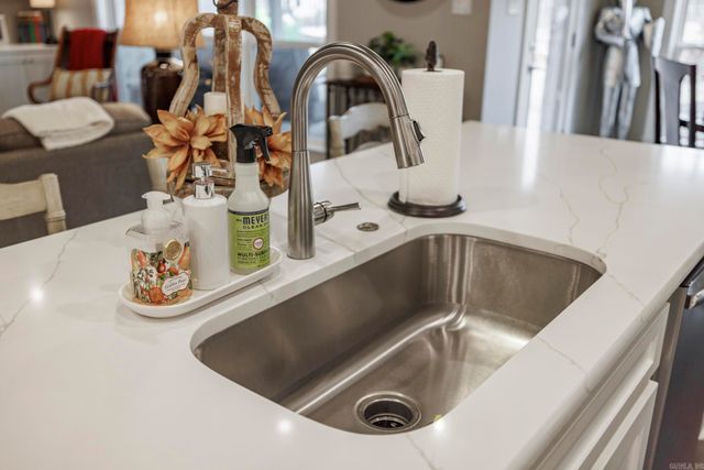 27 Sacedon Way, Hot Springs Village, AR 71909