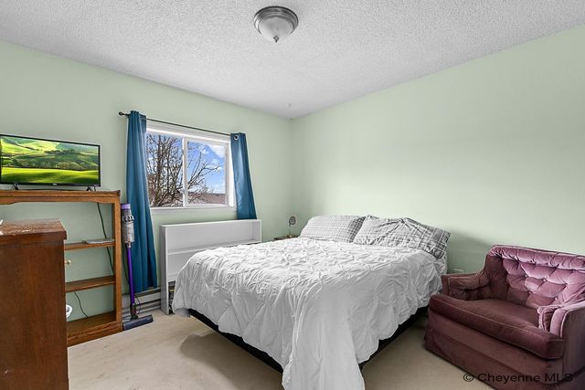 1110 ASHFORD DR, Cheyenne, WY 82007