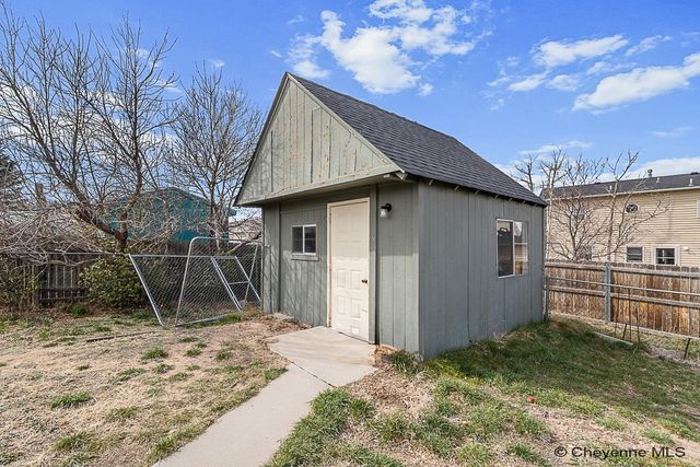 1110 ASHFORD DR, Cheyenne, WY 82007