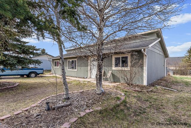 1110 ASHFORD DR, Cheyenne, WY 82007