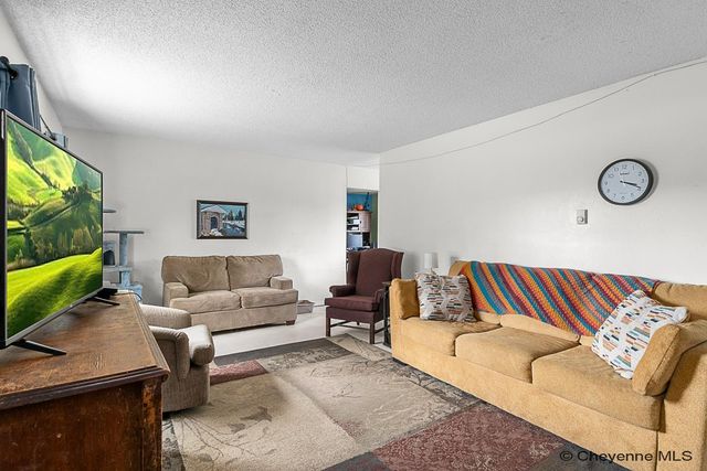 1110 ASHFORD DR, Cheyenne, WY 82007