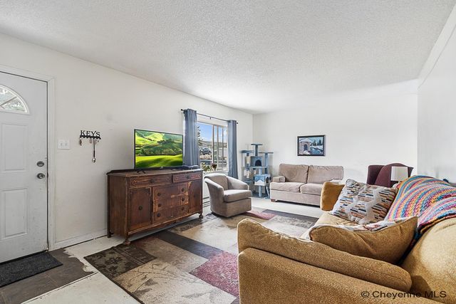 1110 ASHFORD DR, Cheyenne, WY 82007