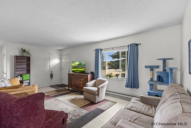 1110 ASHFORD DR, Cheyenne, WY 82007