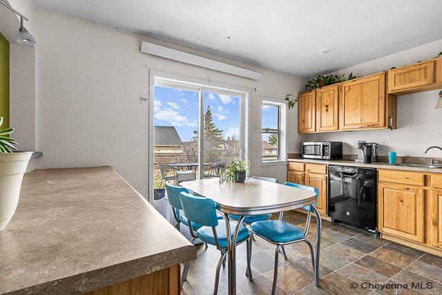 1110 ASHFORD DR, Cheyenne, WY 82007